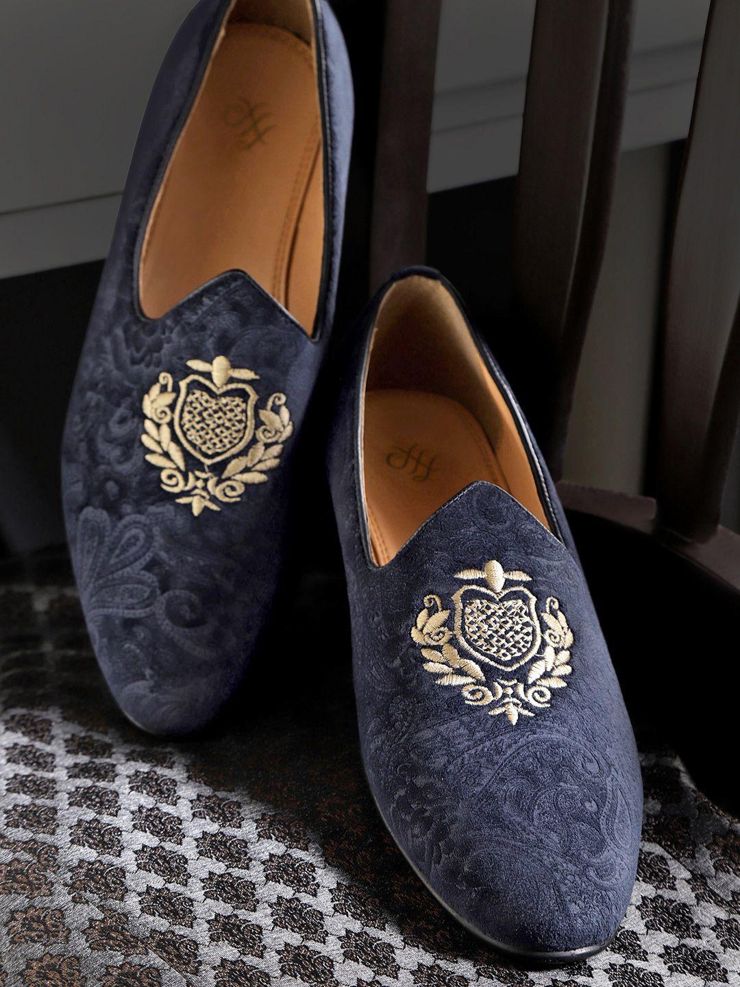 house of pataudi men navy blue & beige self design mojaris with embroidered detail