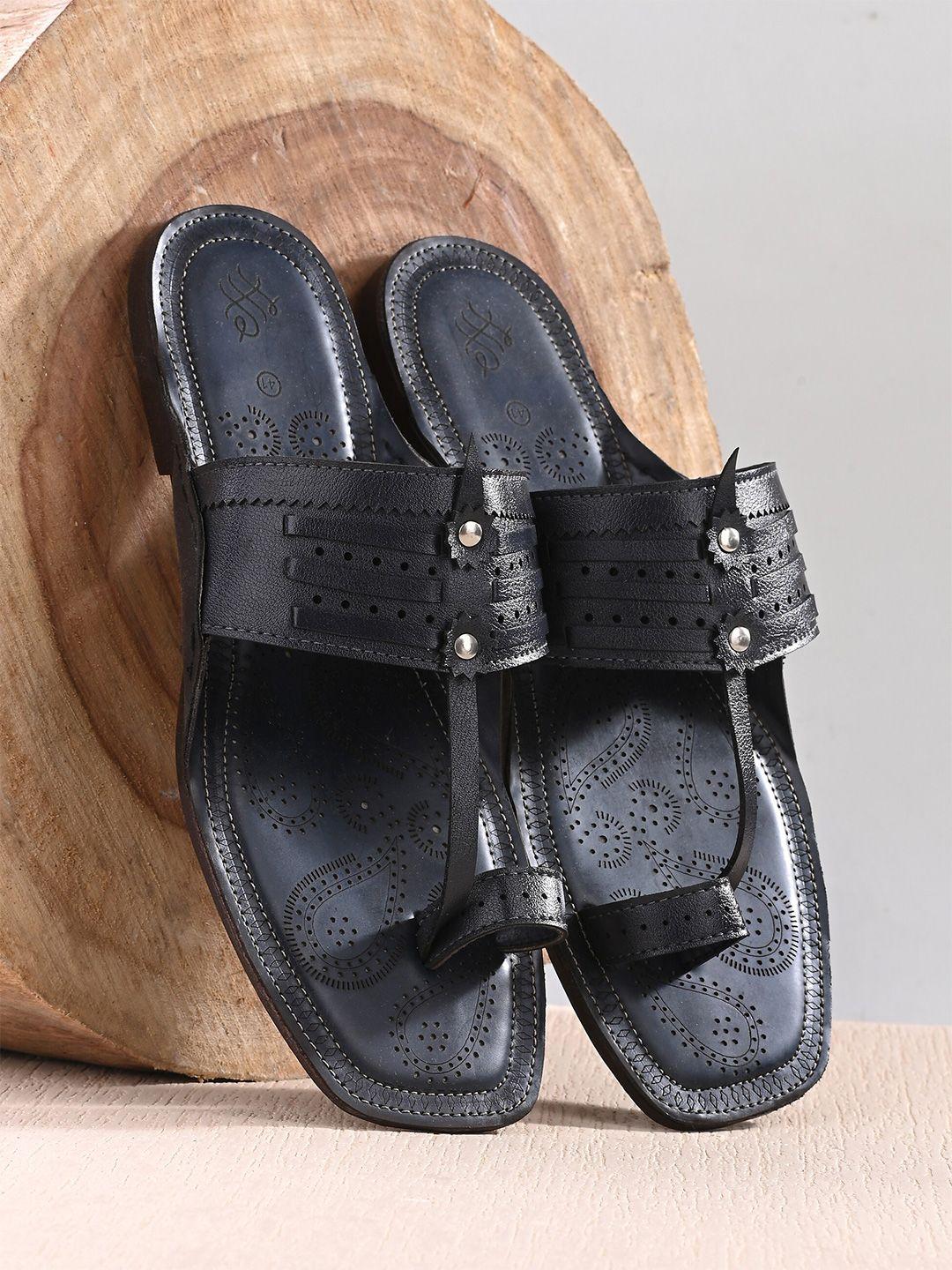 house of pataudi men textured one toe comfort sandals