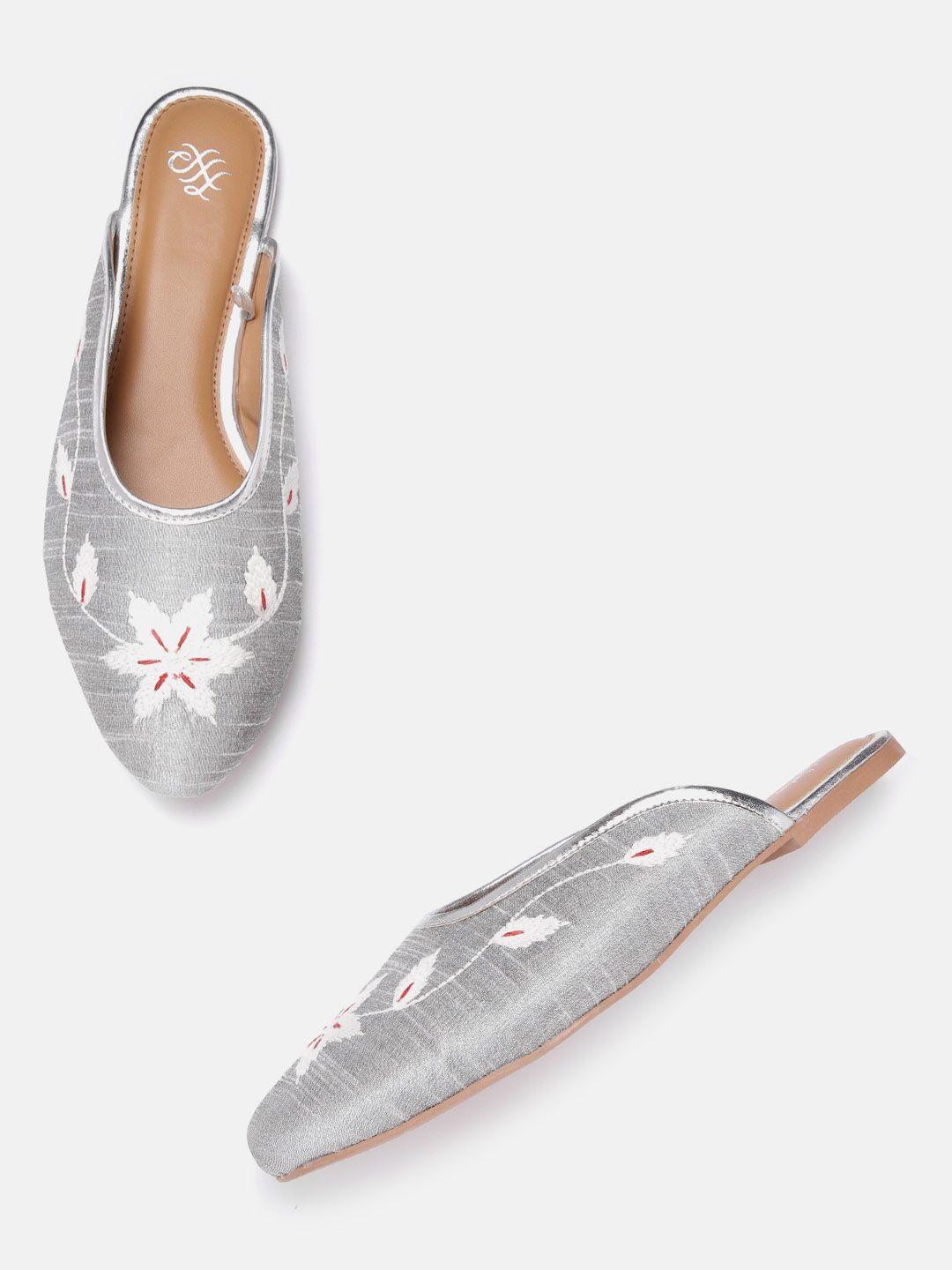 house of pataudi women grey & white floral woven design mules