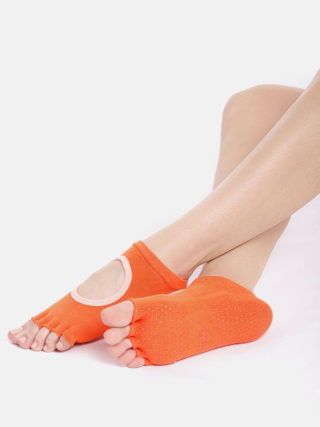 hrx by hrithik roshan women orange solid ankle-length cut-out yoga socks