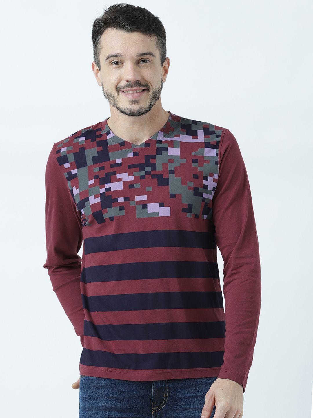 huetrap men maroon printed v-neck t-shirt