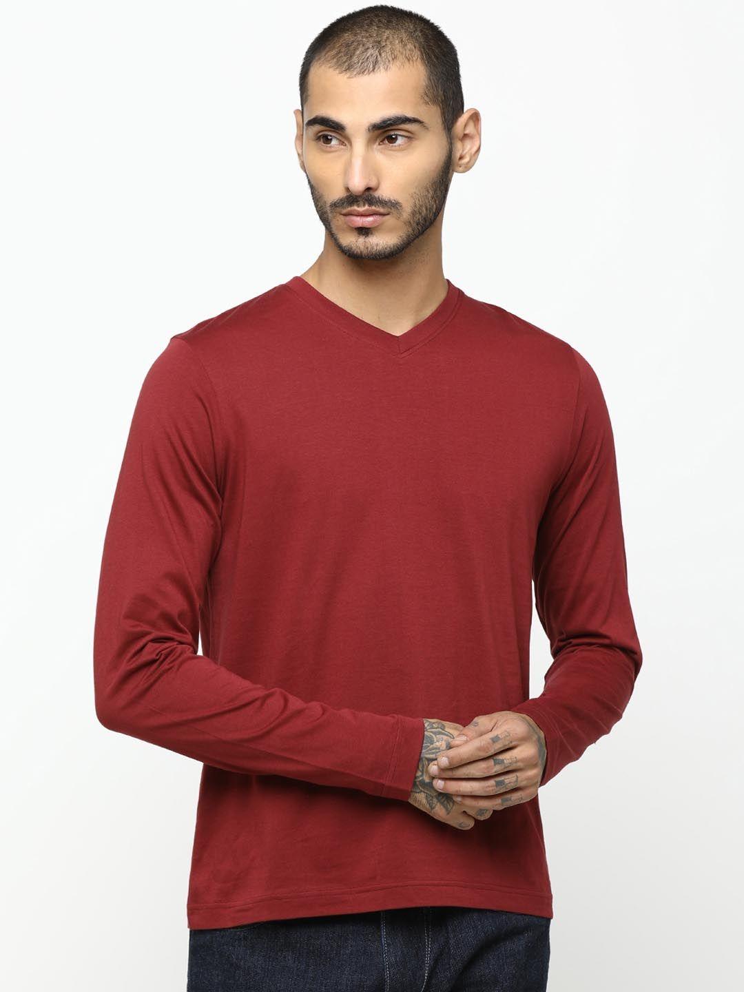 huetrap men maroon solid v-neck t-shirt