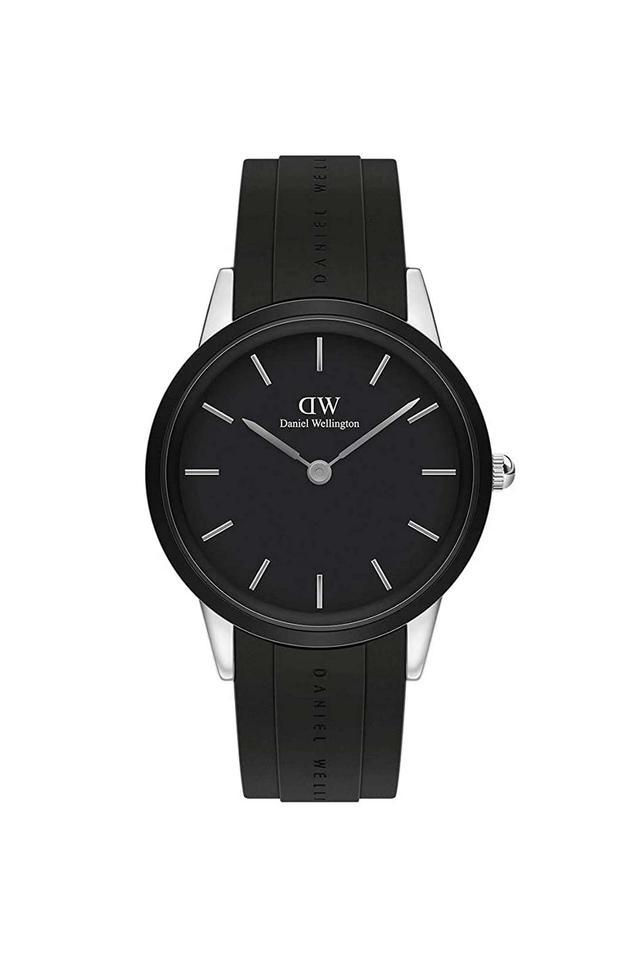 iconic 40 motion black dial rubber analog watch for men