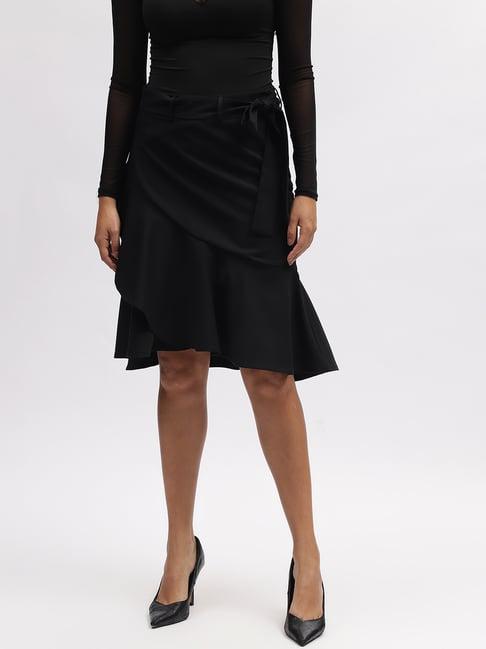 iconic black elastomultiester above knee skirt