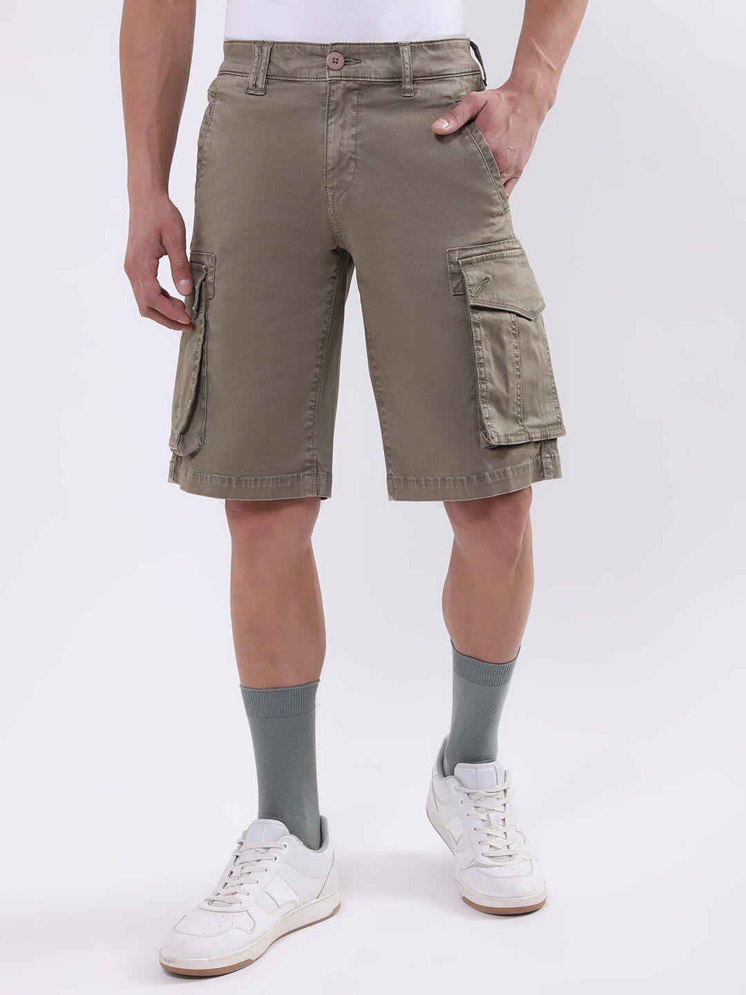 iconic men mid-rise cargo shorts