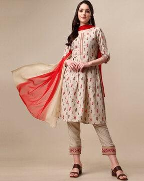 ikat pattern flared kurta set with dupatta