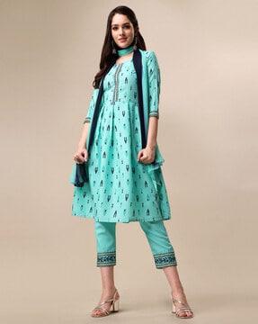 ikat pattern flared kurta set with dupatta