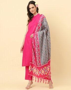 ikat print dupatta with contrast border & tassels