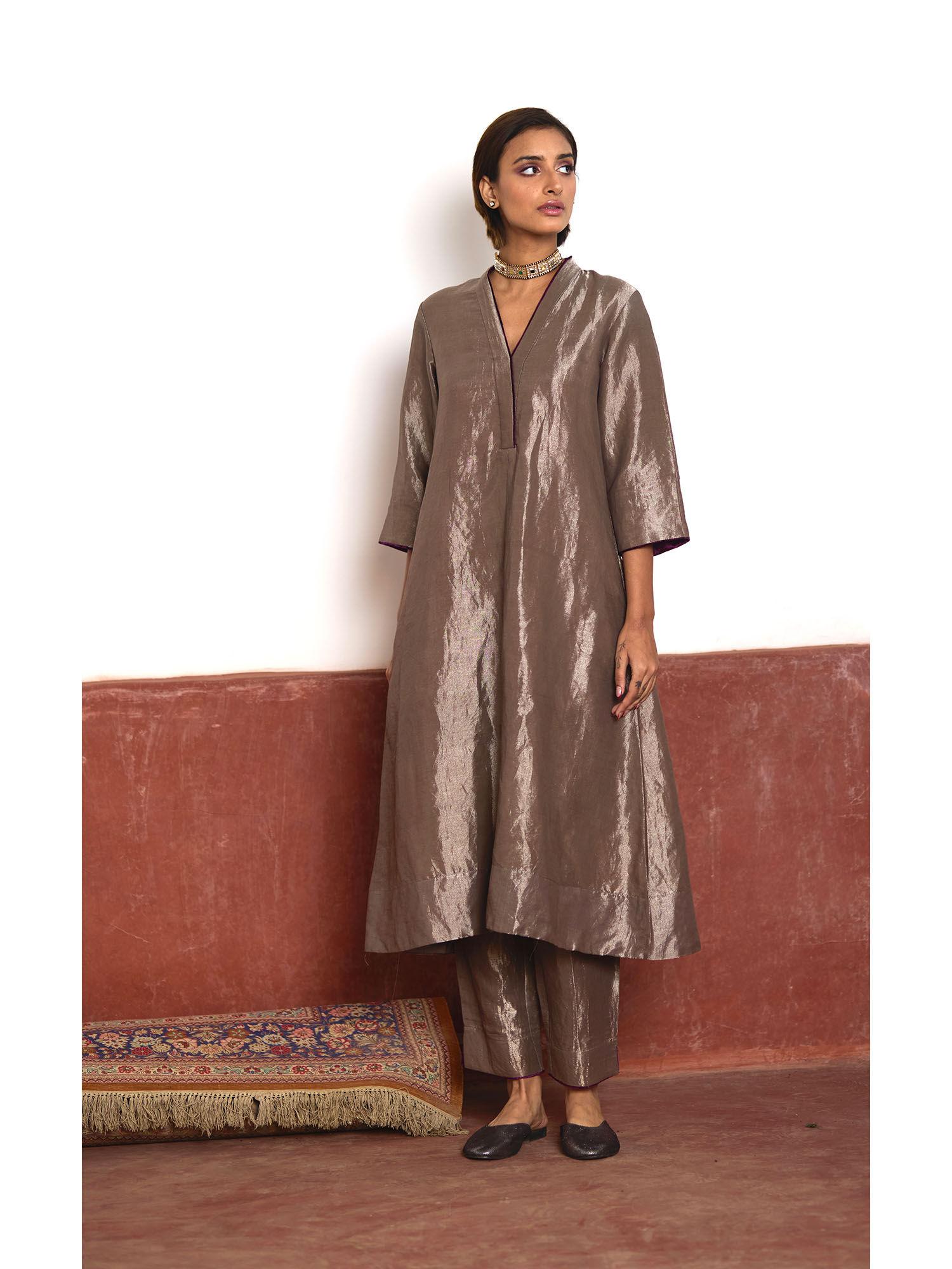in silver handloom tissue with velvet kurta with pant (set of 2)