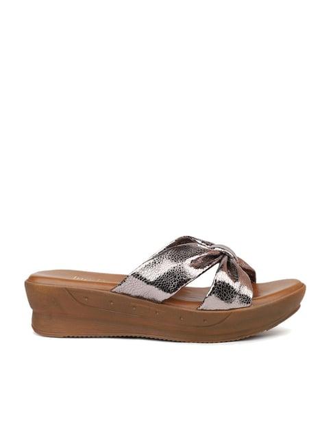 inc.5 women's pewter cross strap wedges