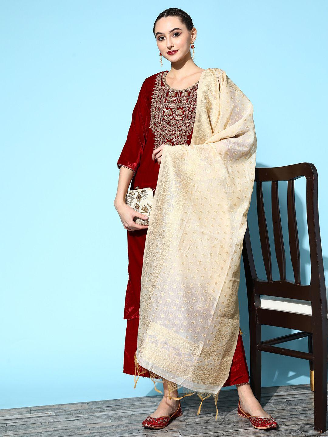indo era women ethnic motifs velvet kurta set