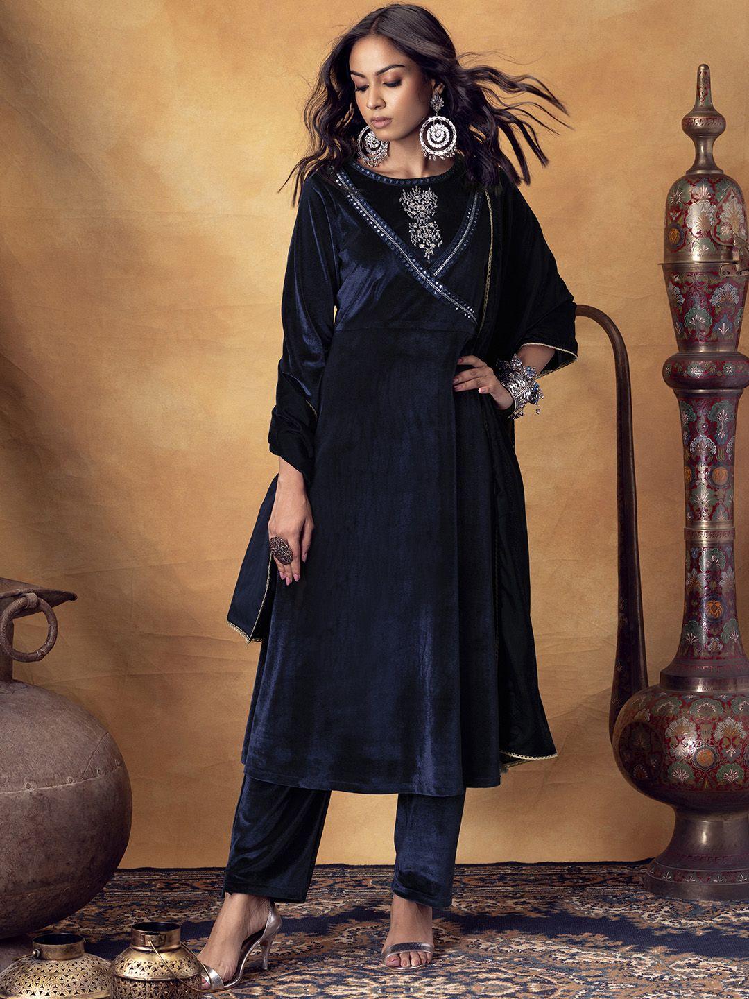 indya round neck embroidered thread work velvet kurta