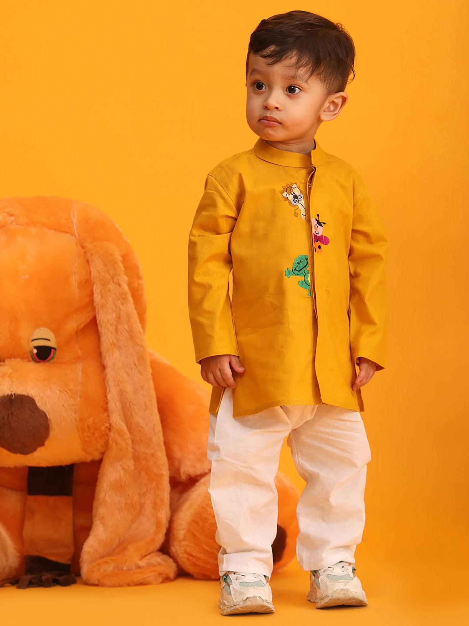 infant boys mustard & white cotton blend kurta pyjama (set of 2)