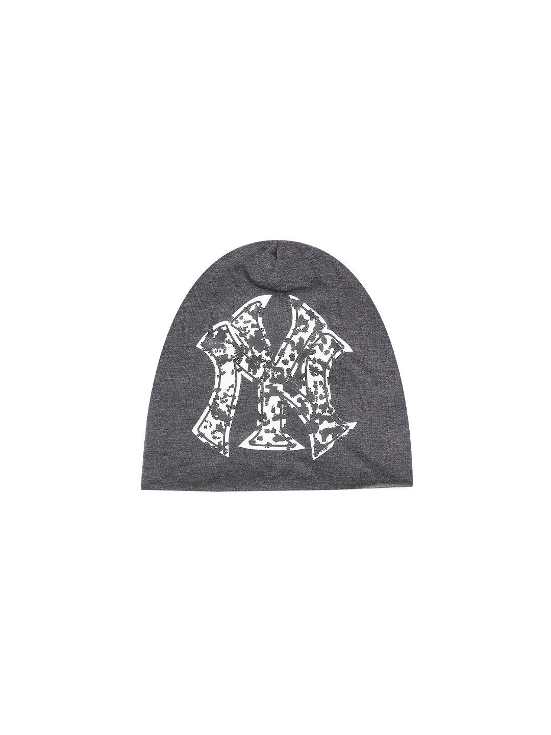 isweven grey & white printed beanie