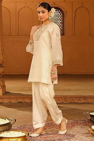 ivory silk chanderi kashmiri tilla embroidered short kurta set