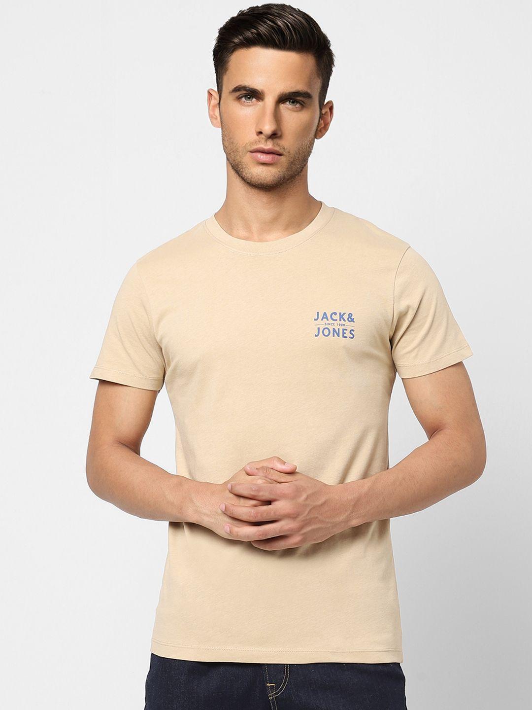 jack & jones men beige & blue brand logo printed pure cotton slim fit t-shirt