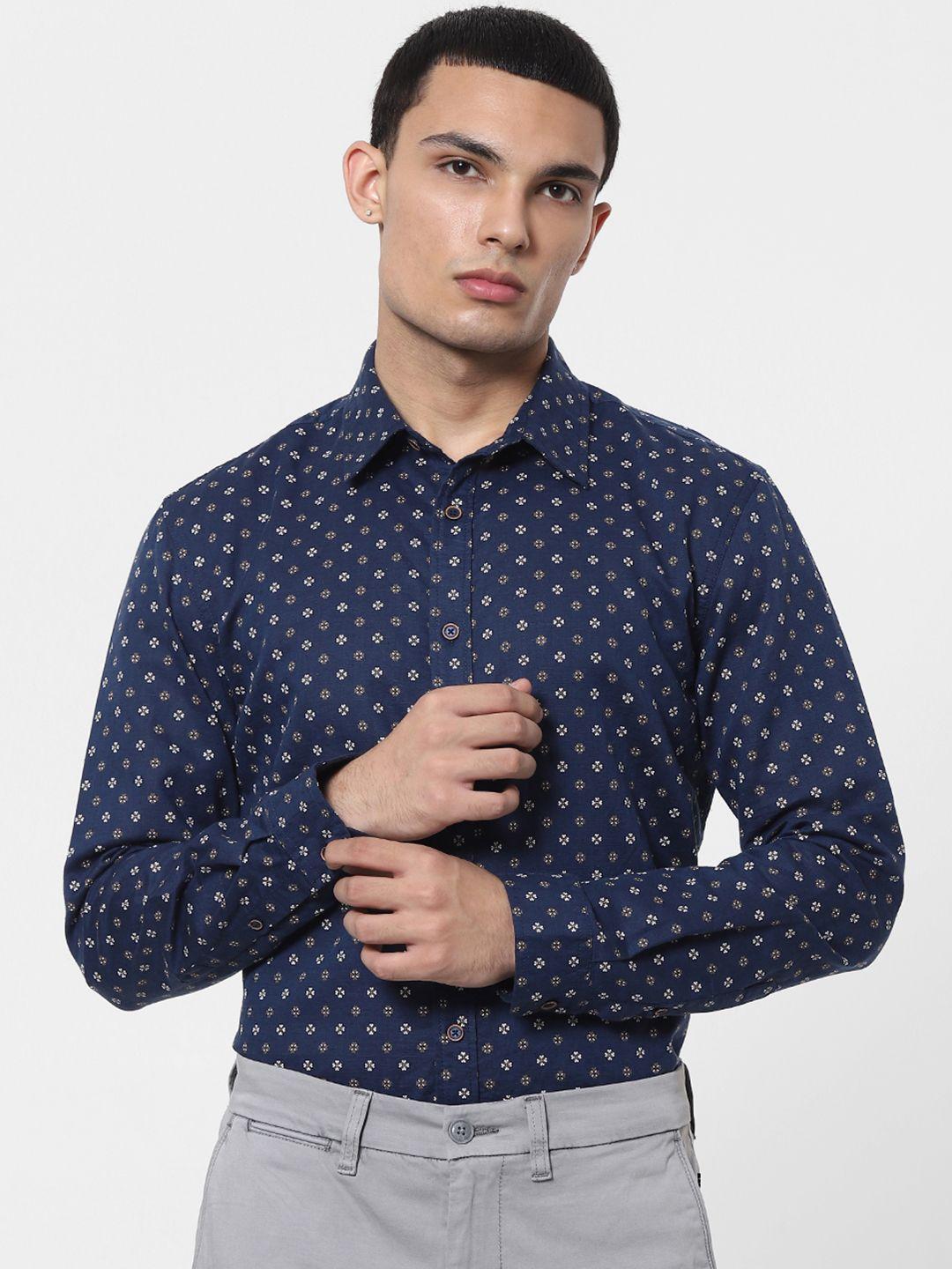 jack & jones men blue & white regular fit printed casual shirt