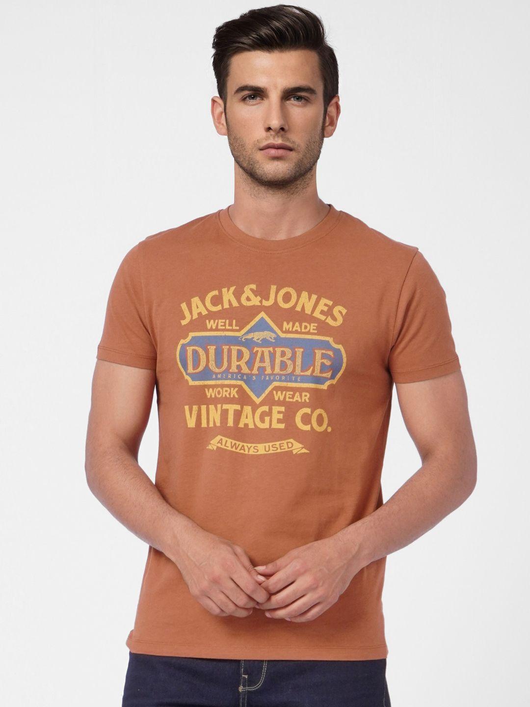 jack & jones men brown & yellow typography printed pure cotton slim fit t-shirt