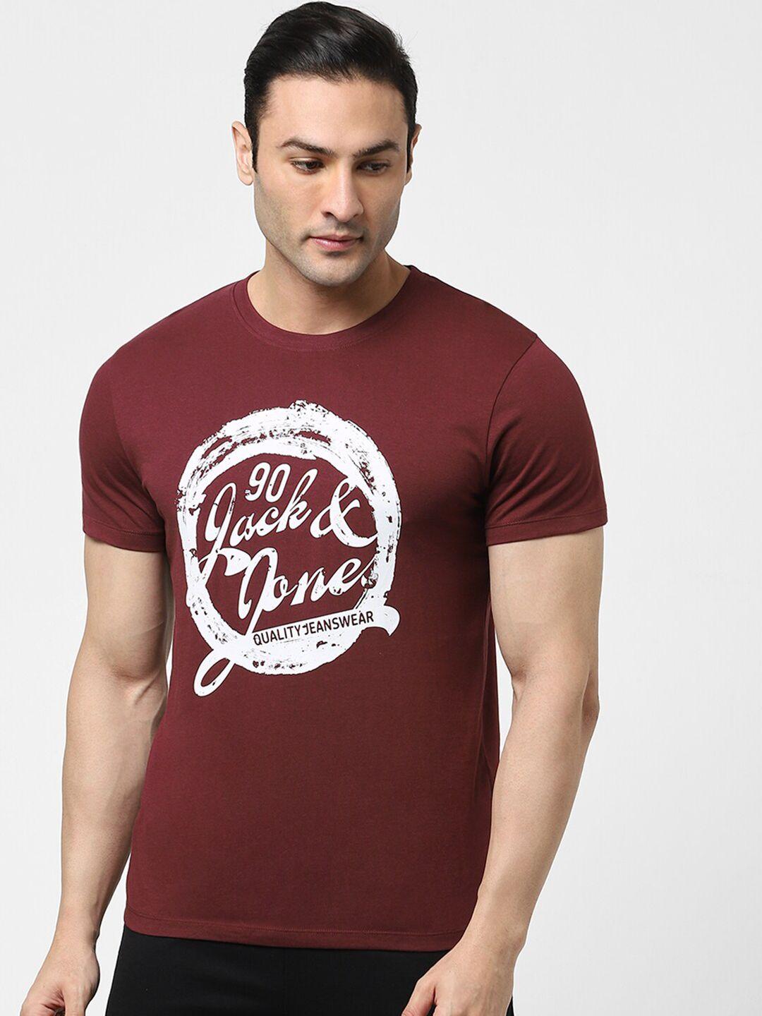 jack & jones men maroon & white typography printed t-shirt