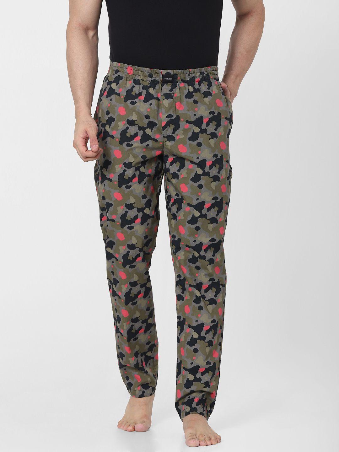 jack & jones men olive green & black camouflage printed lounge pants