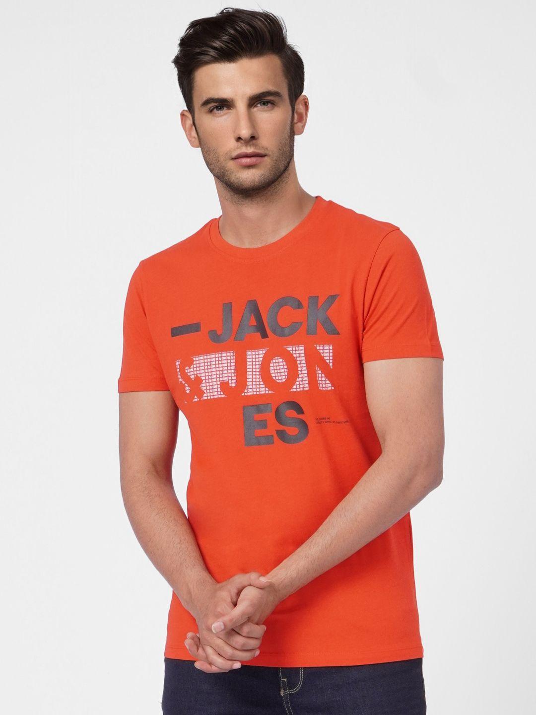 jack & jones men red & black typography printed pure cotton slim fit t-shirt