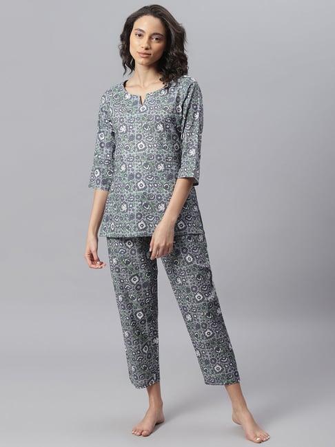 janasya grey printed top with pyjama set