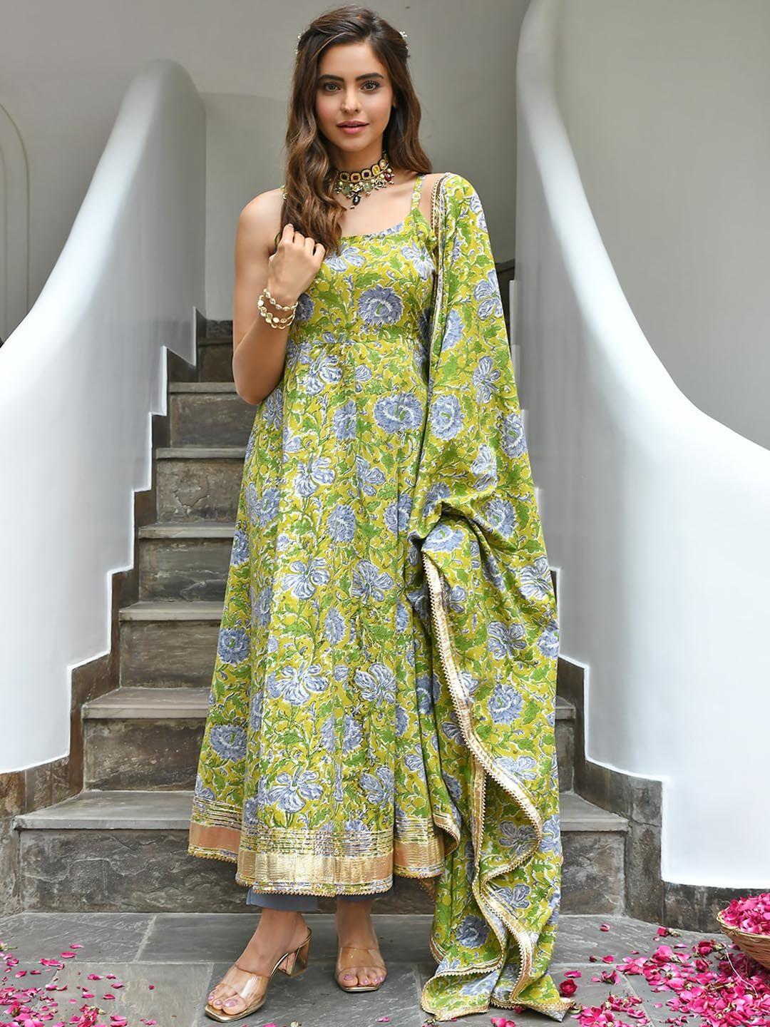 janasya women green floral printed empire gotta patti pure cotton kurta with trousers & with dupatta