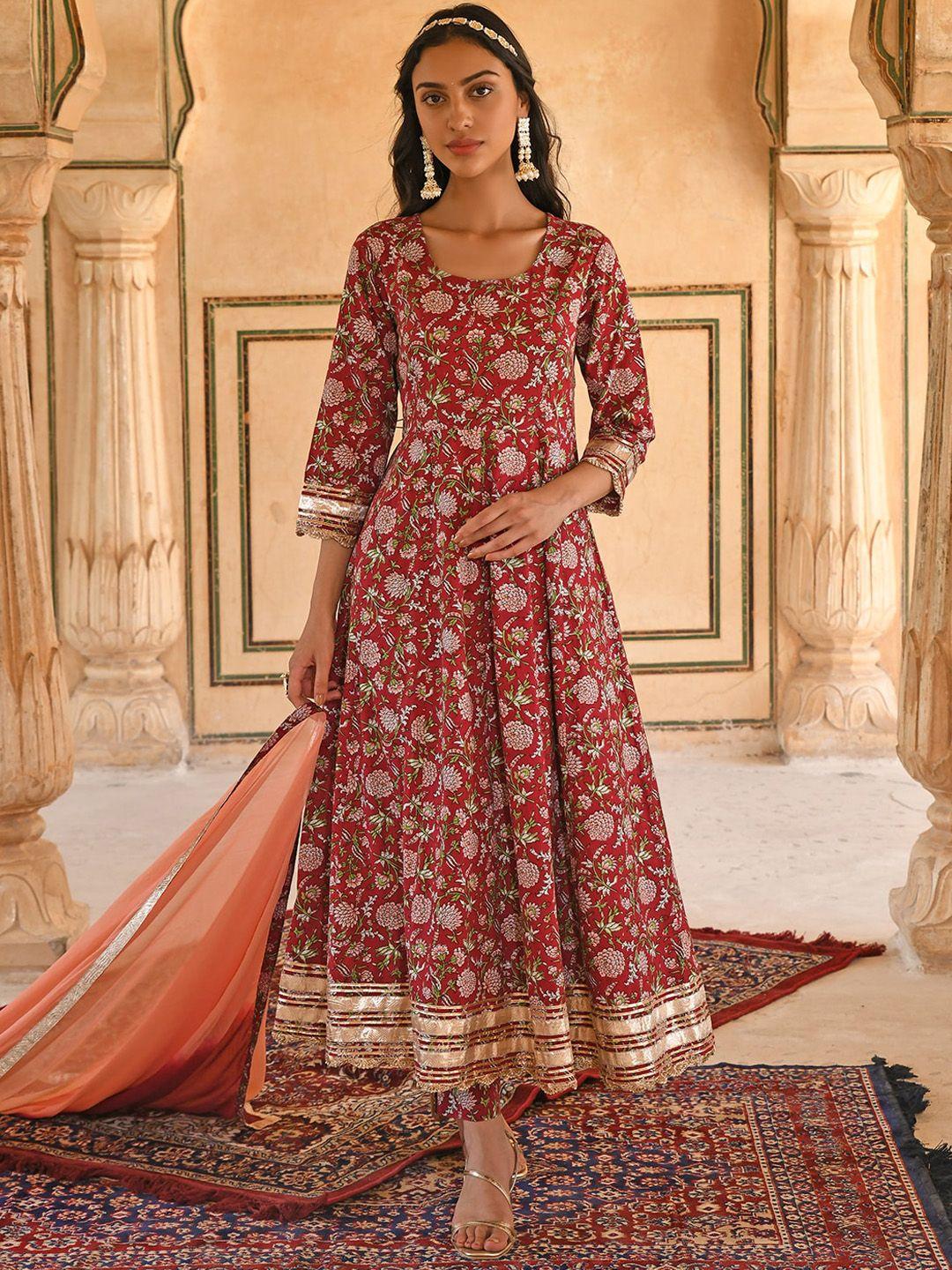 janasya women maroon cotton floral block print kurta with trousers & dupatta