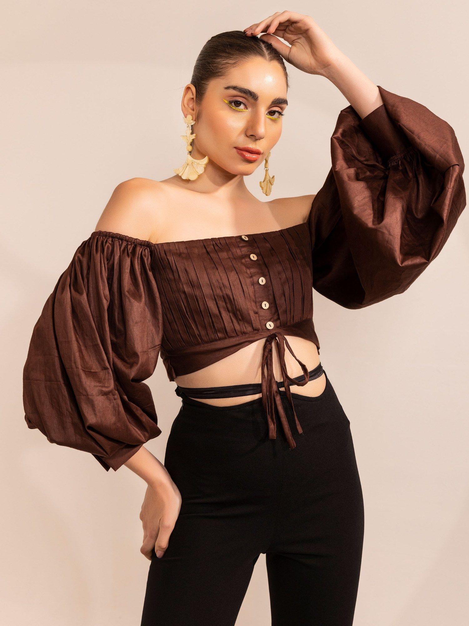 java chip pleated brown off shoulder crop top