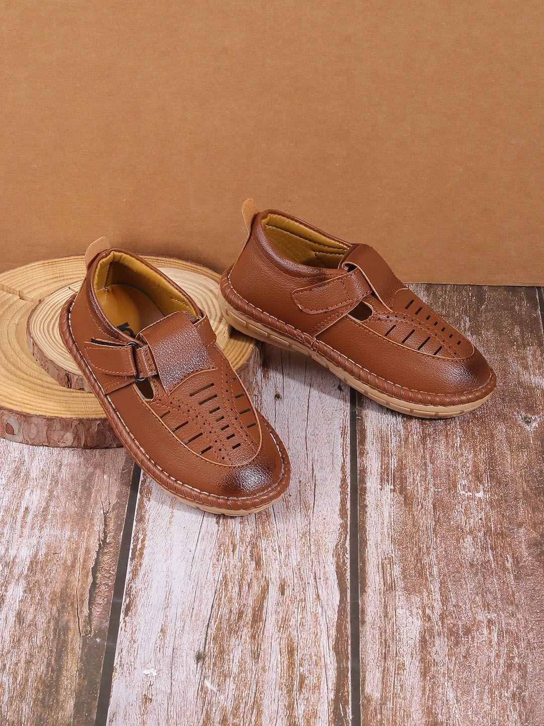 jazzy juniors boys textured loafers with laser cuts