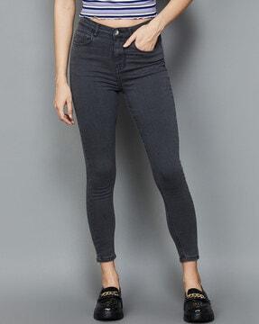 jeans with 5-pocket styling