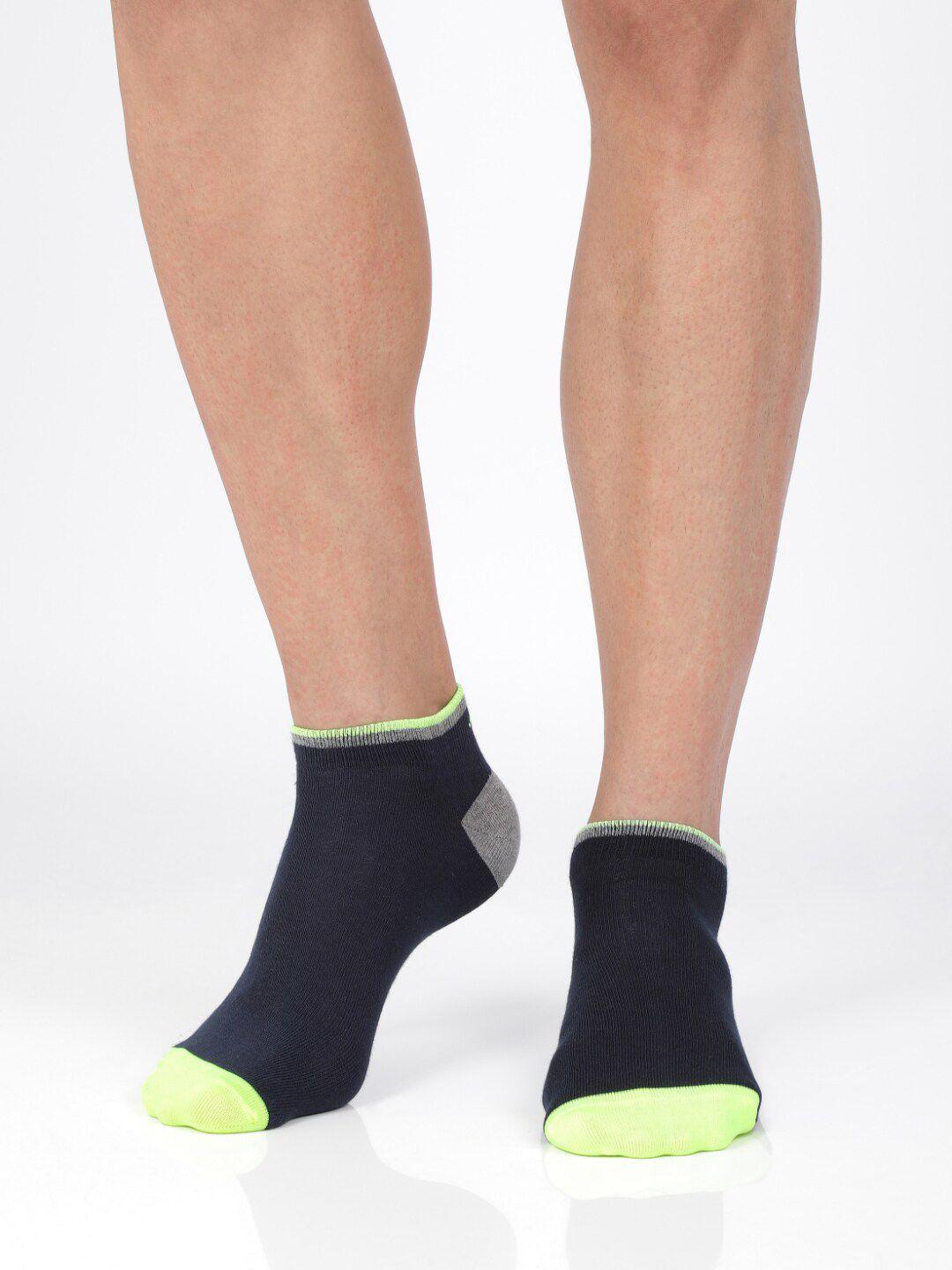 jockey men navy blue colourblocked ankle length socks