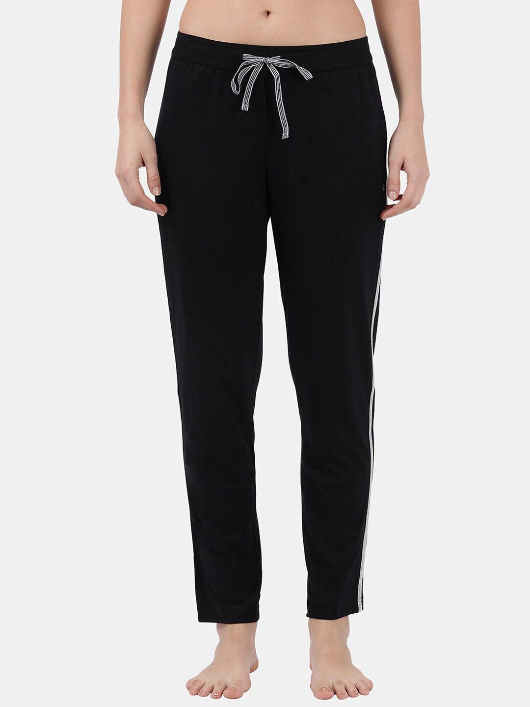 jockey women black solid cotton trackpant