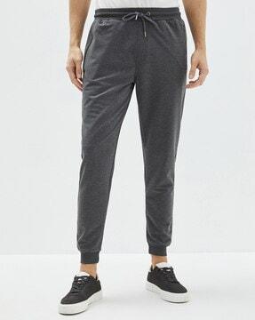 jogger with zip pockets