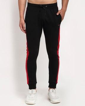 joggers with contrast stripes