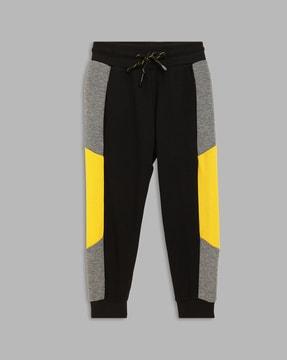 joggers with contrast stripes