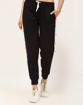 joggers with contrast stripes