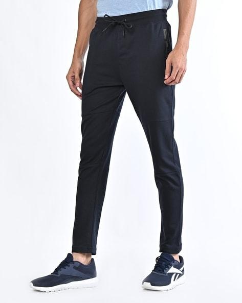 joggers with drawstring fastening