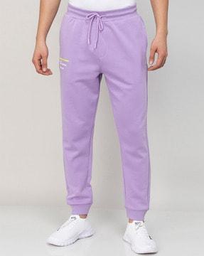 joggers with drawstrings waist