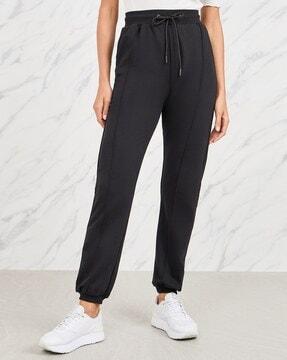 joggers with drawstrings waist