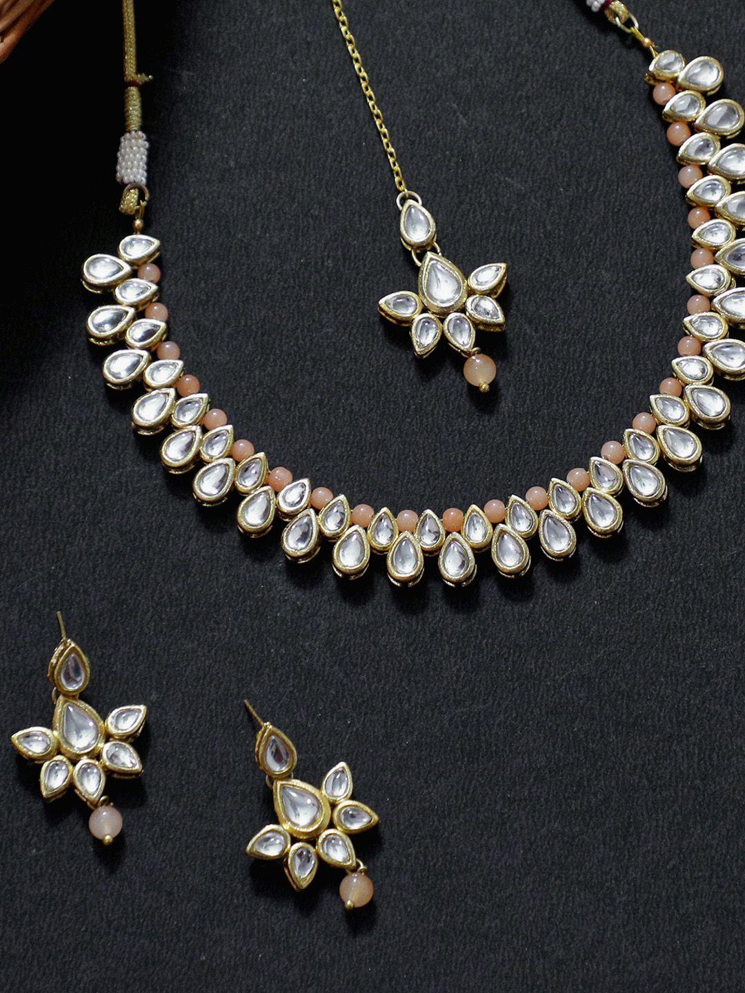 karatcart gold-plated white & peach-coloured kundan-studded & beaded jewellery set