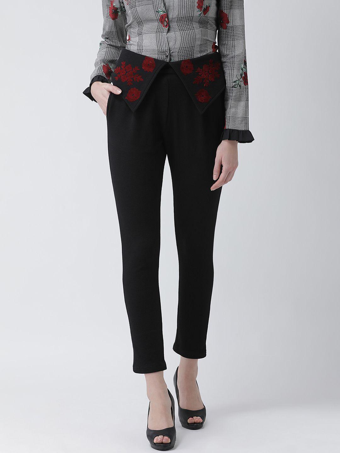 kassually women black & red regular fit printed regular trousers