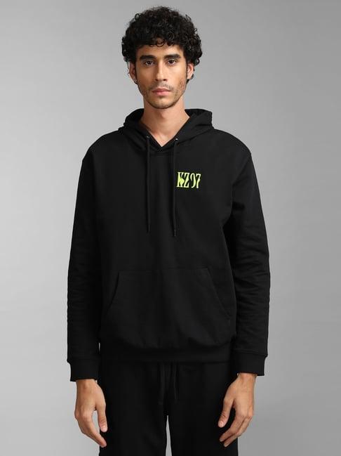 kazo black regular fit printed unisex hooded sweatshirt