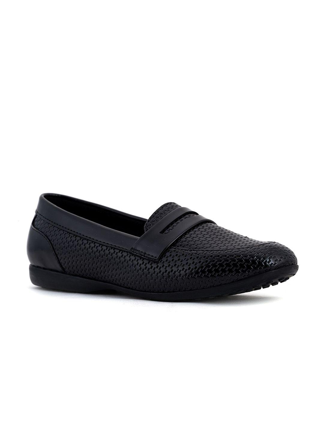 khadims women black textured loafers