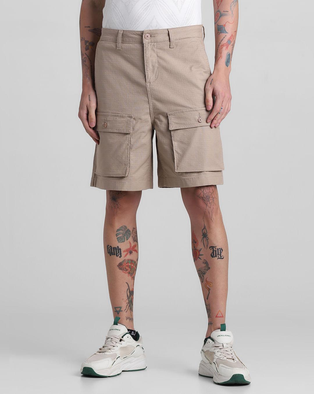 khaki low rise cargo shorts