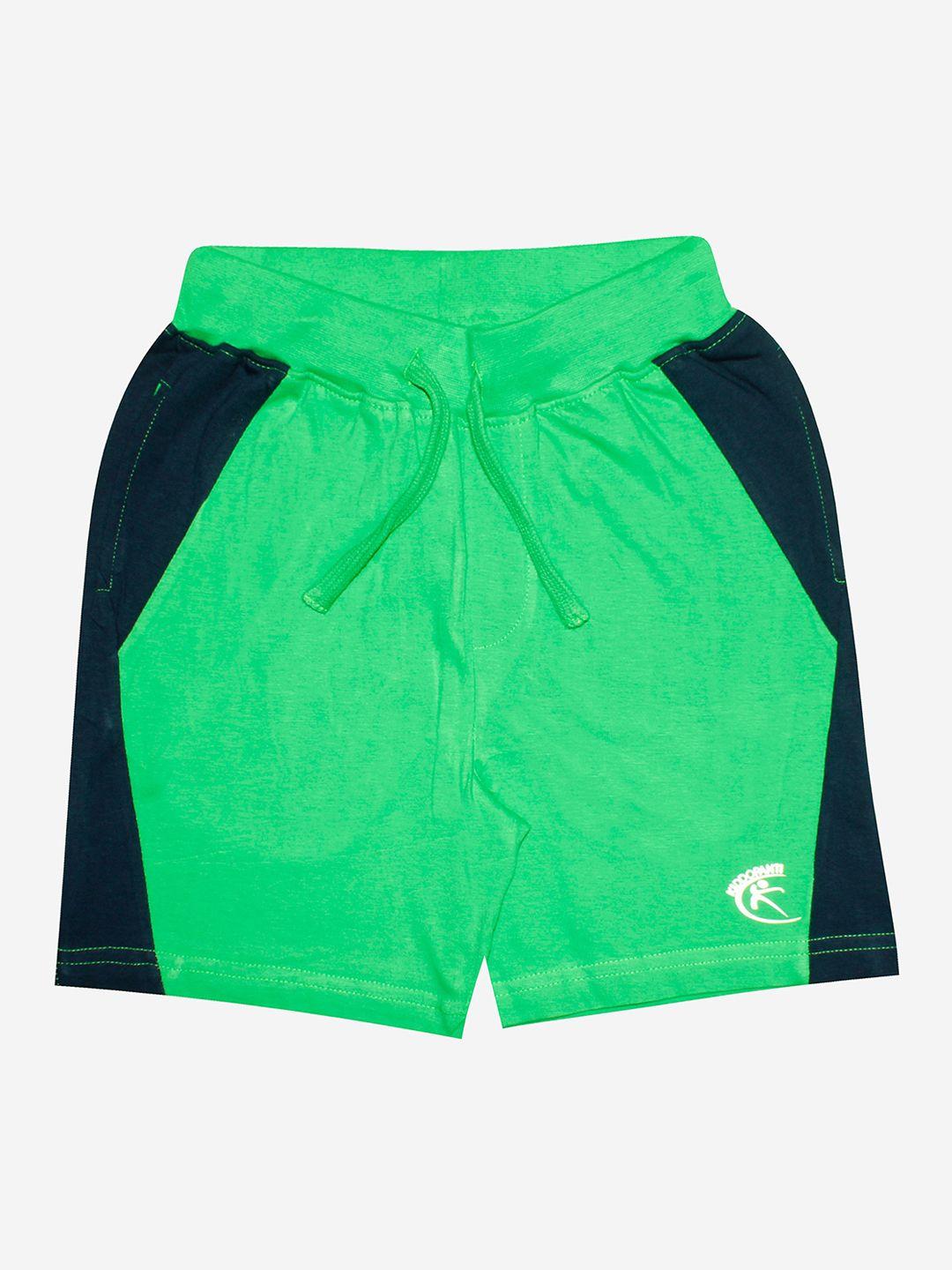 kiddopanti boys green solid pure cotton regular-fit shorts