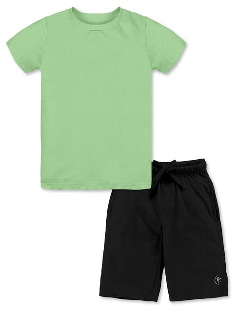 kiddopanti kids green & black solid t-shirt with shorts