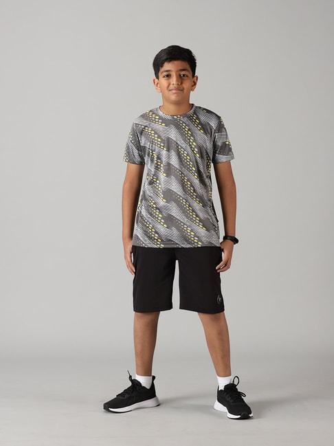 kiddopanti kids grey & black printed t-shirt with shorts
