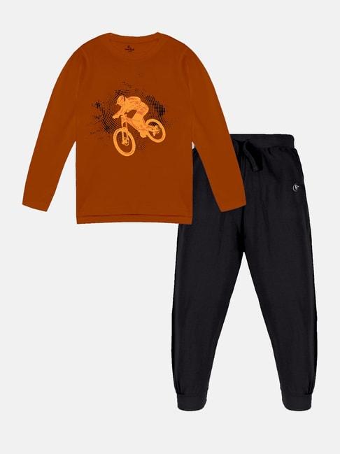 kiddopanti kids rust & black printed full sleeves t-shirt with trackpants