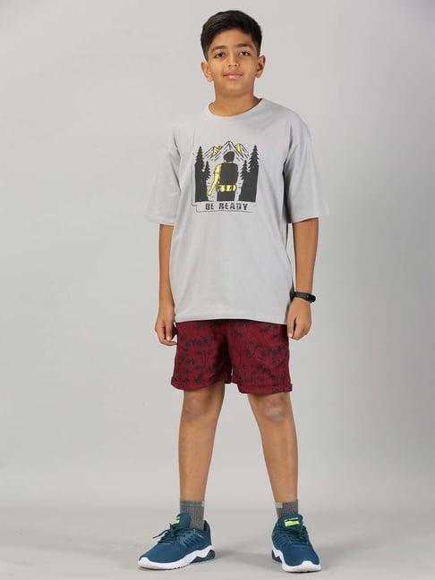 kiddopanti kids steel grey & maroon printed t-shirt set